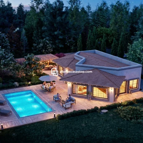 Planos de casa de 1 piso con piscina y estilo moderno Render de planos de casa de 1 piso con piscina, techo de tejas y amplia terraza de madera iluminada en un entorno boscoso.